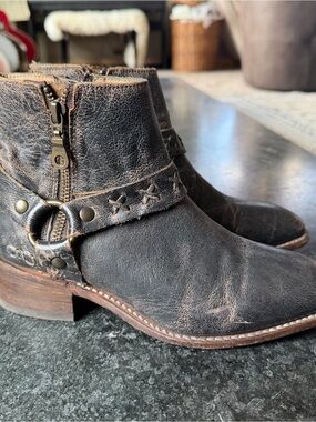 Bed Stu Winslet Womens Rustic Charcoal Leather Zipper Harness Ankle Booties 6.5